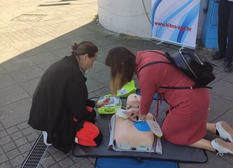 Na Nacionalni dan hitne medicinske službe Velikogoričani učili postupak oživljavanja, djelatnike hitne pomoći posjetio gradonačelnik