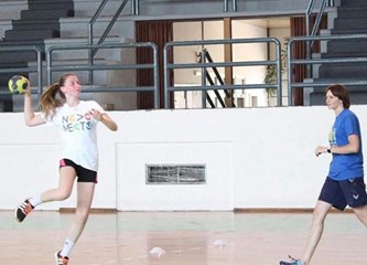 Gabrijela Skrbin na rukometnom kampu u Zadru