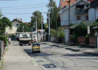 FOTO: Svačićeva dobiva novi asfalt