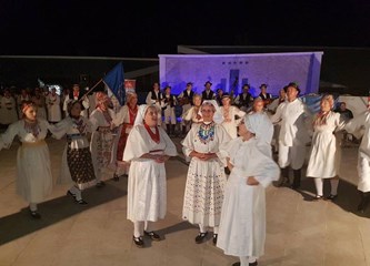 Folkloraši iz Mlake i Donje Lomnice završili gostovanje u Budvi