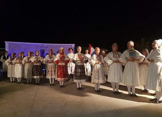 Folkloraši iz Mlake i Donje Lomnice završili gostovanje u Budvi