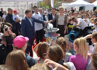 FOTO: Turneja radosti oduševila goričke školarce