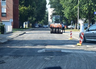 Novi asfalt postavlja se u Ulici Matice hrvatske i Tomaševićevoj