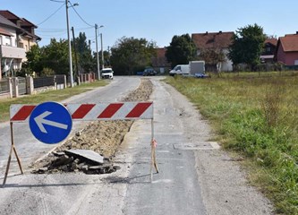 Postavlja se cjevovod u Miošićevoj, dio ulice zatvoren za promet