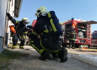 DVD Turopolje sa slovenskim kolegama u vatrogasnoj vježbi