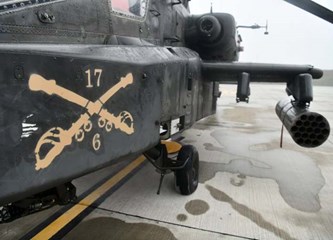 Na Pleso sletjeli impresivni Apache borbeni helikopteri