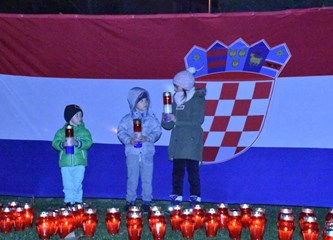Svijeće za Vukovar i Škabrnju