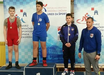 Mladi hrvači osvojili pet medalja, Josip Matić slavio u prvoj borbi života