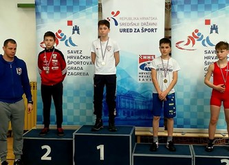 Mladi hrvači osvojili pet medalja, Josip Matić slavio u prvoj borbi života