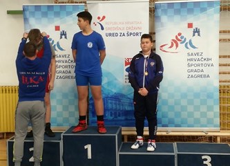 Mladi hrvači osvojili pet medalja, Josip Matić slavio u prvoj borbi života