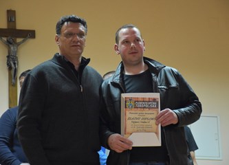 Šampion Juraj Fabijanić obranio titulu i odnio pehar za najbolju kobasu u Turopolju