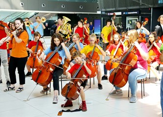 U Zračnoj luci Franjo Tuđman obilježen Svjetski dan glazbe organizacijom flash moba