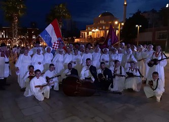 Folkloraši iz Donje Lomnice i Velike Mlake izvedbom 'žetve' oduševili publiku na festivalu u Albaniji