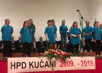 Hrvatsko pjevačko društvo 'Kučani' pred prepunom dvoranom proslavilo prvo desetljeće rada!