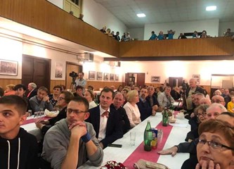 Hrvatsko pjevačko društvo 'Kučani' pred prepunom dvoranom proslavilo prvo desetljeće rada!