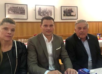 Hrvatsko pjevačko društvo 'Kučani' pred prepunom dvoranom proslavilo prvo desetljeće rada!