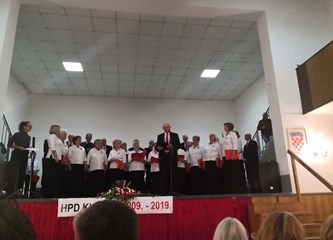 Hrvatsko pjevačko društvo 'Kučani' pred prepunom dvoranom proslavilo prvo desetljeće rada!