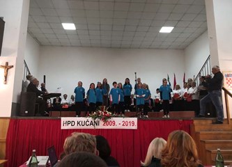 Hrvatsko pjevačko društvo 'Kučani' pred prepunom dvoranom proslavilo prvo desetljeće rada!