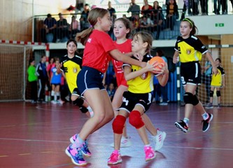 Odlični rezultati djevojčica ŽRK Udarnik: Priključite se našim mini rukometašicama