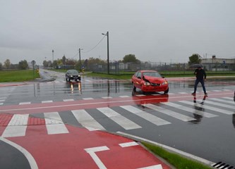 OPREZ Prometna na raskrižju Miošićeve i Vukomeričke ulice
