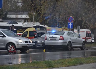 Oprez u prometu: Prometna nesreća kod Doma zdravlja!