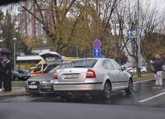 Oprez u prometu: Prometna nesreća kod Doma zdravlja!