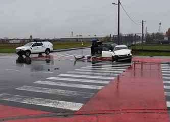 OPREZ! Prometna na raskrižju Vukomeričke i Miošićeve, ima lakše ozlijeđenih, čeka se policija