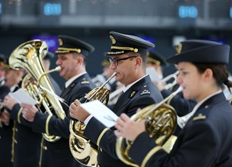 Orkestar Oružanih snaga RH blagdanskim melodijama razveselio putnike u Zračnoj luci