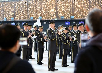 Orkestar Oružanih snaga RH blagdanskim melodijama razveselio putnike u Zračnoj luci