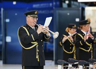 Orkestar Oružanih snaga RH blagdanskim melodijama razveselio putnike u Zračnoj luci