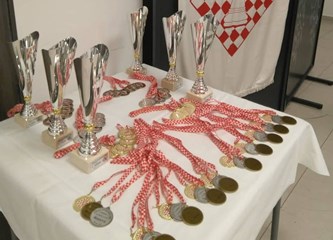 Trijumf za kraj godine: Nova titula prvakinja Hrvatske za mlade šahistice Poleta