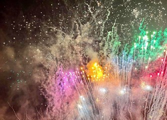 FOTO Jelena Rozga zapalila Goricu, proslava rođendana završila velikim vatrometom