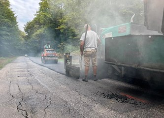 [FOTO] VG Komunalac u akciji: Sanira se prometnica između Dubranca i Cerovskog vrha