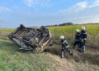 U prometnoj nesreći na auto cesti Zagreb-Sisak lakše je ozlijeđena jedna osoba