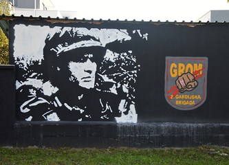 [FOTO] Heroj Domovinskog rata Jadranko Cumbaj ovjekovječen muralom u Gradskoj četvrti "Stari Grad"