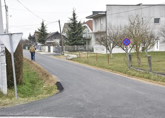 Završeni radovi u Petrovini, Gradićima, Donjoj Lomnici i Lukavcu: Asfalitrano preko tri kilometara cesti