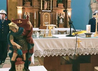 FOTO: Nakon vandalizma u Ščitarjevu postavili novi kip svetog Florijana