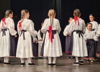 Održana Dječja smotra folklora: Mališani pokazali bogatstvo kulturne baštine cijele Hrvatske