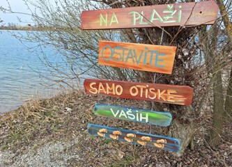 FOTO: Nema mira na Čiču: Potrgali i spalili šarene table, uništili ložišta, no aktivne čistače obale jezera to neće zaustaviti!