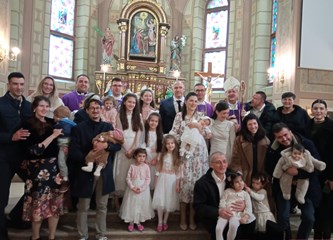 U Navještenju krštena malena Elizabeta, šesto dijete obitelji Brabenec