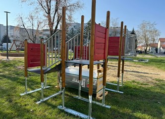 VG Komunalac postavio nove sprave na dječjim igralištima, neke su prilagođene i djeci s invaliditetom
