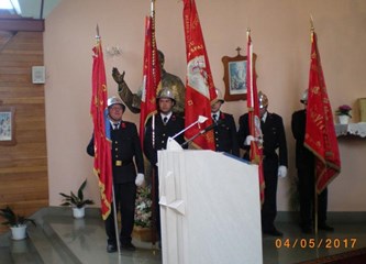 Vatrogasci u svečanoj povorci kroz grad