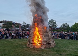 FOTO/VIDEO Jurjevski krijes u srcu Velike Gorice najavio pravi početak proljeća, građani uživali u programu i koncertu Gazdi