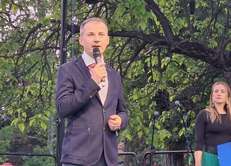 FOTO/VIDEO Jurjevski krijes u srcu Velike Gorice najavio pravi početak proljeća, građani uživali u programu i koncertu Gazdi