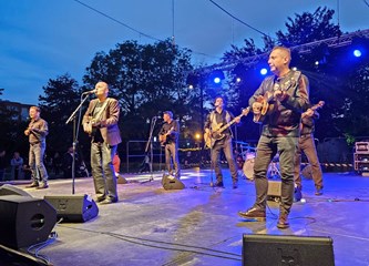 FOTO/VIDEO Jurjevski krijes u srcu Velike Gorice najavio pravi početak proljeća, građani uživali u programu i koncertu Gazdi