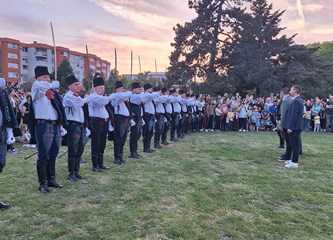 FOTO/VIDEO Jurjevski krijes u srcu Velike Gorice najavio pravi početak proljeća, građani uživali u programu i koncertu Gazdi