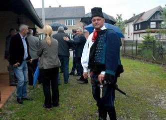 Mraclinom odzvanjala ganga i zamirisali janjci