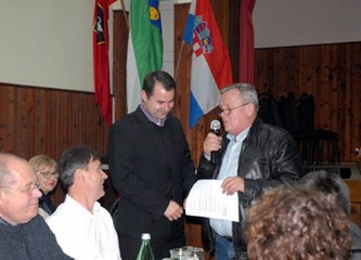 Mraclinom odzvanjala ganga i zamirisali janjci