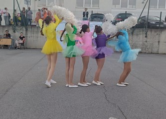 Mažoretkinje Plesnog kluba Barbara žiteljima Šćitarjeva darovale plesnu reviju u sklopu manifestacije “Svibanj u Andautoniji”