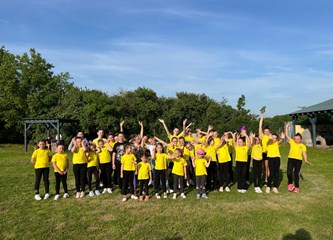 Mažoretkinje Plesnog kluba Barbara žiteljima Šćitarjeva darovale plesnu reviju u sklopu manifestacije “Svibanj u Andautoniji”